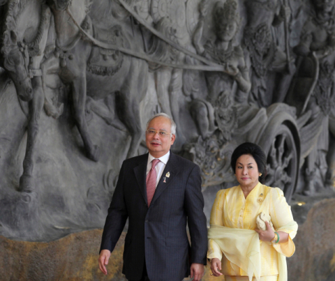 ‘사치의 여왕’ 말레이시아 전 총리 부인 4000억대 피소